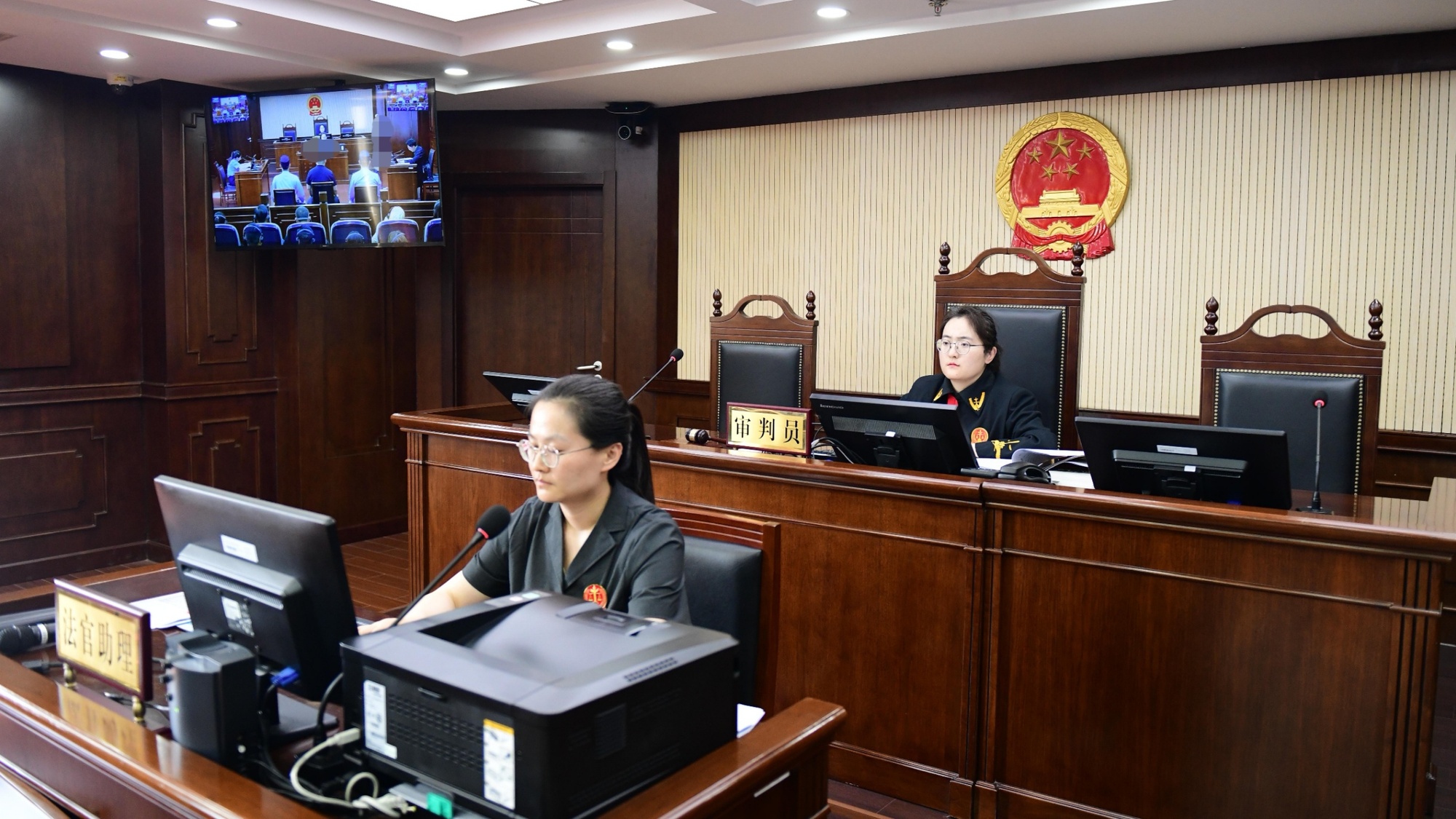 把中国发展进步的命运牢牢掌握在自己手中
