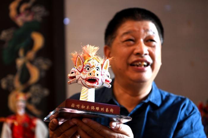 吴邦国同志生平