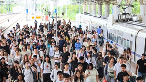 王毅出席乌兰巴托污水处理厂启用仪式