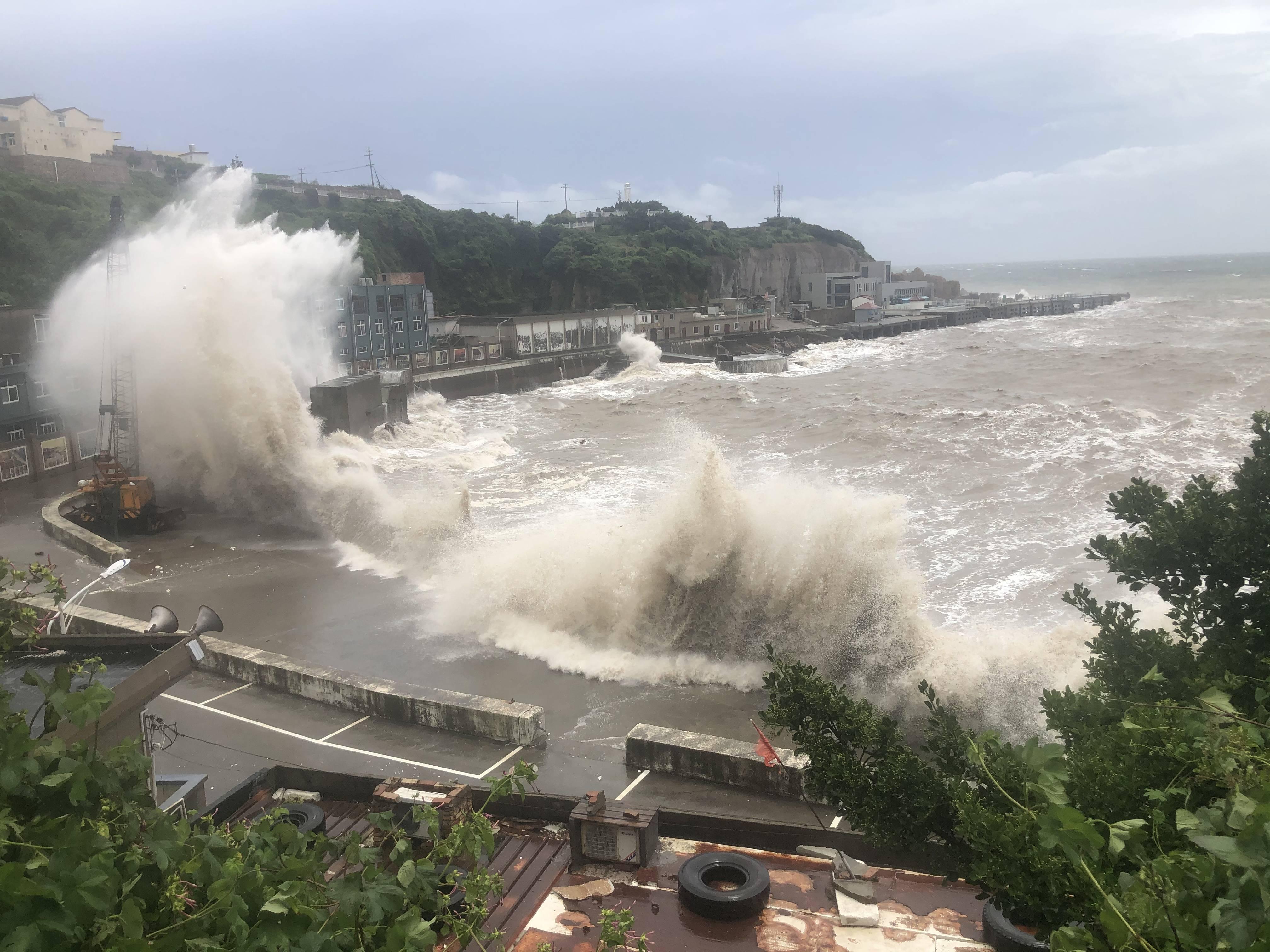 李沁妆造