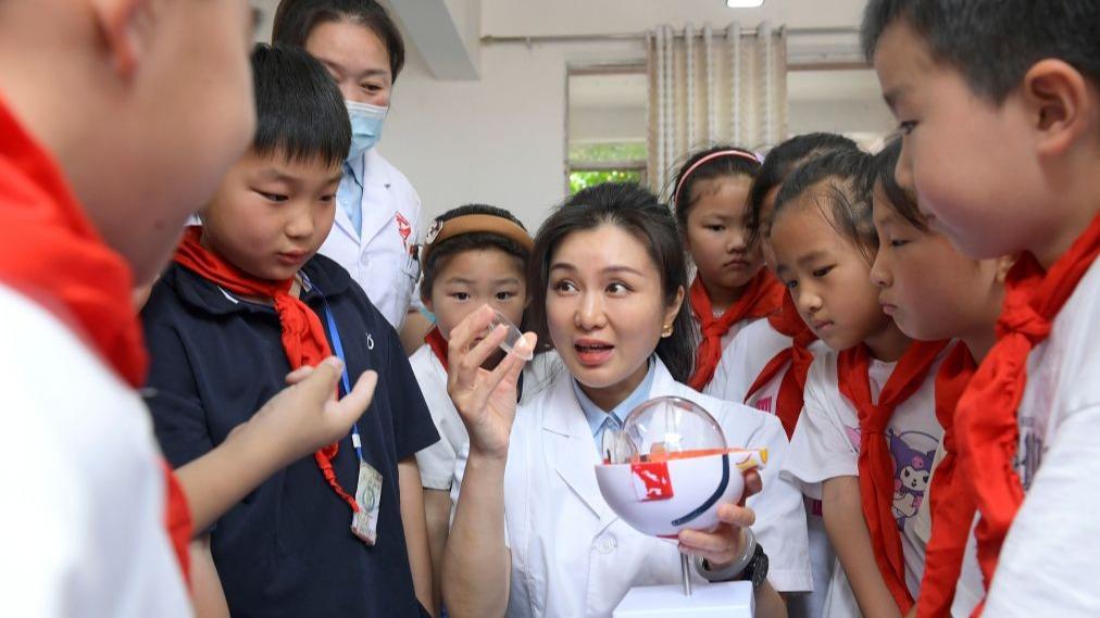 关智斌舞台求婚阿